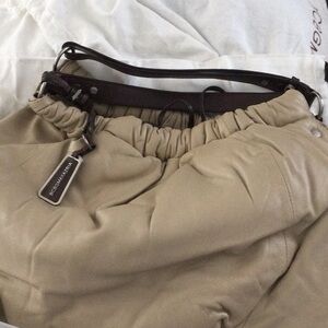 BCBGMAXAZRIA LEATHER BAG - new like condition